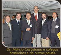 Foto do Dr. Márcio Crisóstomo e colegas brasileiros e de outros países Foto do Dr. Márcio Crisóstomo e colegas brasileiros e de outros países